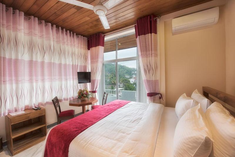 Sobaya Hotel Канди Экстерьер фото